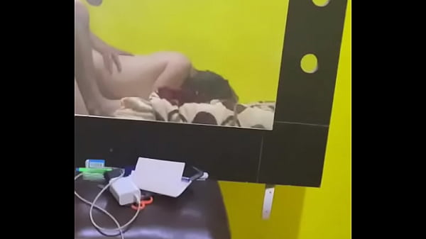 Joven de 18 años follada en casa