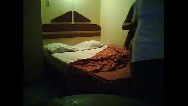 Chango haciéndose una paja en el hotel Pacífico
